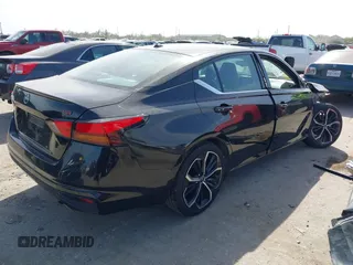 2023 Nissan Altima SR z VIN 1N4BL4CV6PN384206, wystawiony jako IAAI lot #41753570 z przebiegiem 32 594 mil mil oraz . Historia ofert i sprzedaży dostępna na DreamBid. Obrazek 4.