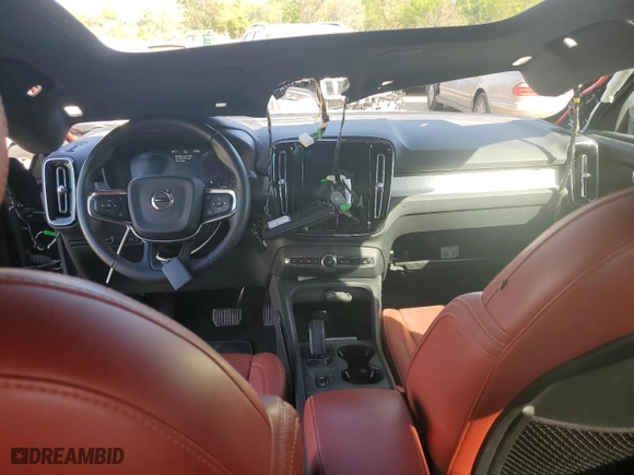 2019 Volvo XC40 Momentum with VIN YV4162XZ5K2009767, listed as a Copart auction lot 48783773 with 35,990 mi miles. Bid and sale history available at carsss.com. Image 8.