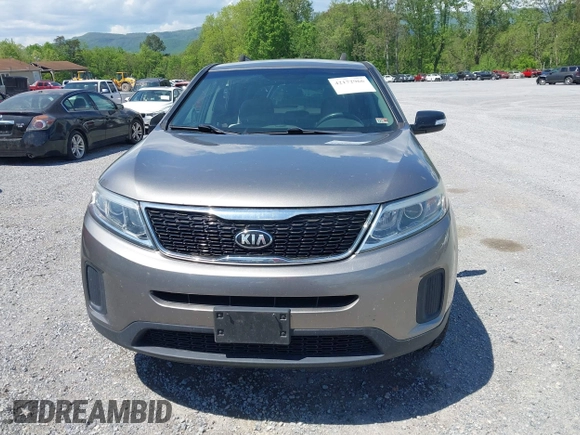 2015 Kia Sorento LX z VIN 5XYKTCA67FG654369, wystawiony jako IAAI lot #42172966 z przebiegiem 170 958 mil mil oraz . Historia ofert i sprzedaży dostępna na DreamBid. Obrazek 13.