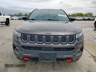 2023 Jeep Compass Trailhawk z VIN 3C4NJDDN8PT514773, wystawiony jako Copart lot #51137555 z przebiegiem 37 239 mil mil oraz Szkoda całkowita • Salvage title. Historia ofert i sprzedaży dostępna na DreamBid. Obrazek 5.