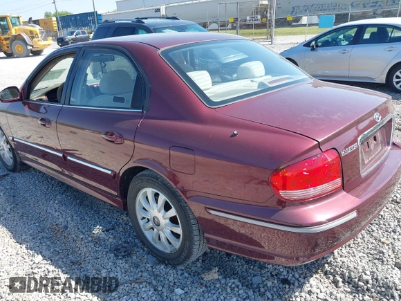 2003 Hyundai Sonata GLS with VIN KMHWF35H23A849193, listed as a IAAI auction lot 42023187 with 58,300 mi miles. Bid and sale history available at carsss.com. Image 3.
