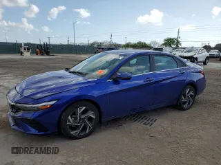 2025 Hyundai Elantra Limited z VIN KMHLN4DJ9SU121786, wystawiony jako Copart lot #54508575 z przebiegiem 13 047 mil mil oraz Czysty tytuł • Clean title. Historia ofert i sprzedaży dostępna na DreamBid. Obrazek 1.