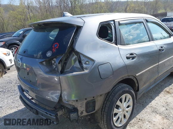 2018 Nissan Rogue SV with VIN KNMAT2MVXJP519711, listed as a IAAI auction lot 41961816 with 216,545 mi miles and . Bid and sale history available at carsss.com. Image 20.