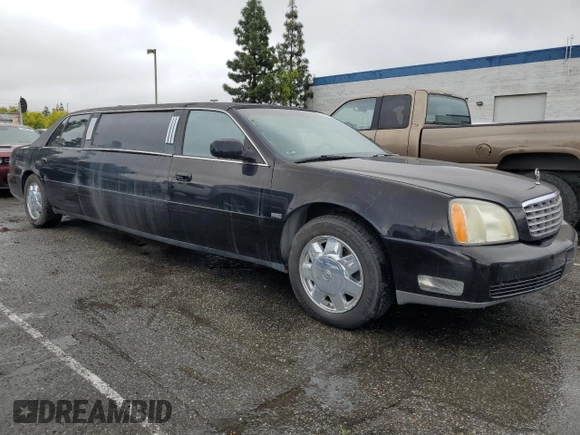 2005 Cadillac DeVille Limousine z VIN 1GEEH90Y05U550363, wystawiony jako Copart lot #55697945 z przebiegiem 47 196 mil mil oraz Czysty tytuł • Clean title. Historia ofert i sprzedaży dostępna na DreamBid. Obrazek 4.