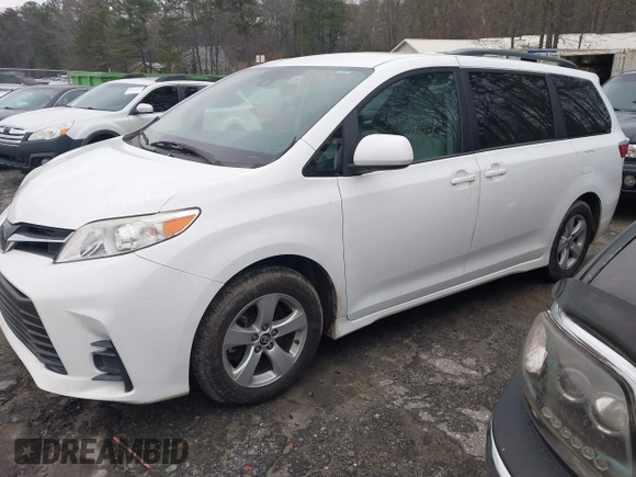 2018 Toyota Sienna LE Auto Access Seat with VIN 5TDKZ3DC7JS962959, listed as a IAAI auction lot 41614517 with 89,362 mi miles. Bid and sale history available at carsss.com. Image 2.