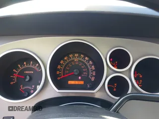 2013 Toyota Tundra z VIN 5TFUM5F14DX043076, wystawiony jako IAAI lot #41633905 z przebiegiem 157 850 mil mil oraz . Historia ofert i sprzedaży dostępna na DreamBid. Obrazek 7.