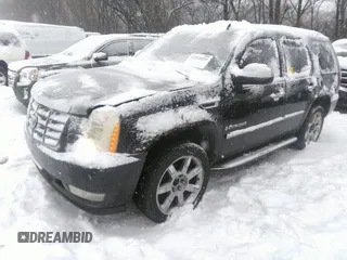 2007 Cadillac Escalade with VIN 1GYFK638X7R200425, listed as a IAAI auction lot 41212224 with 292,416 mi miles. Bid and sale history available at carsss.com. Image 2.