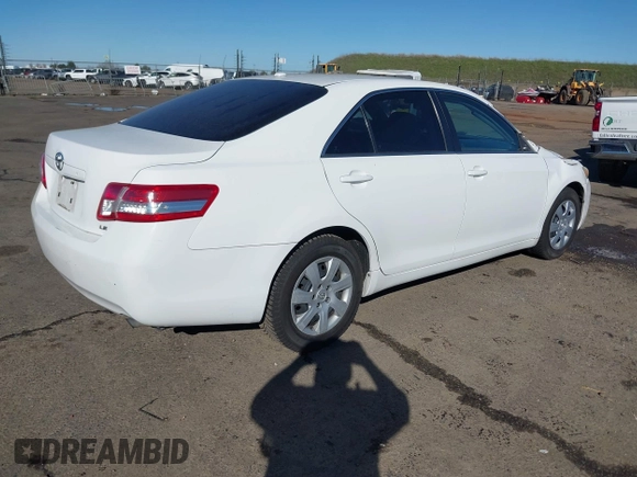 2011 Toyota Camry LE z VIN 4T1BF3EK1BU644469, wystawiony jako IAAI lot #41518325 z przebiegiem 115 485 mil mil oraz . Historia ofert i sprzedaży dostępna na DreamBid. Obrazek 4.