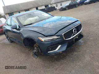 2019 Volvo S60 Inscription with VIN 7JRA22TL3KG002319, listed as a IAAI auction lot 40992140 with 44,095 mi miles. Bid and sale history available at carsss.com. Image 1.
