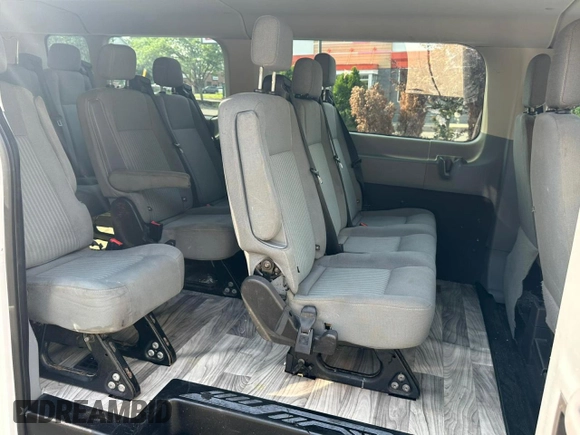 2018 Ford Transit Passenger XL z VIN 1FBZX2ZM4JKA99811, wystawiony jako Copart lot #64906155 z przebiegiem 172 355 mil mil oraz Czysty tytuł • Clean title. Historia ofert i sprzedaży dostępna na DreamBid. Obrazek 8.