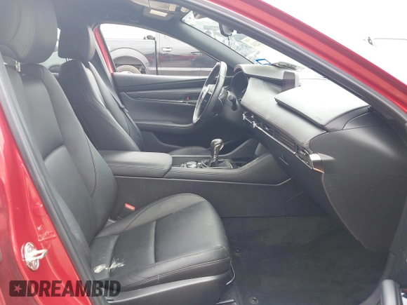 2019 Mazda 3 z VIN JM1BPAJM7K1133105, wystawiony jako IAAI lot #42473214 z przebiegiem 47 751 mil mil oraz . Historia ofert i sprzedaży dostępna na DreamBid. Obrazek 5.