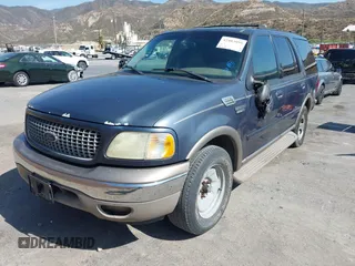 2002 Ford Expedition Eddie Bauer z VIN 1FMRU17W02LA41947, wystawiony jako IAAI lot #42483099 z przebiegiem 166 676 mil mil oraz . Historia ofert i sprzedaży dostępna na DreamBid. Obrazek 2.