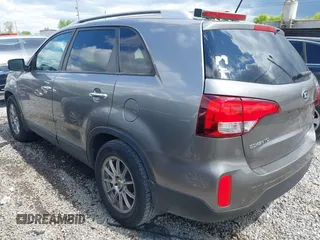 2015 Kia Sorento LX with VIN 5XYKT4A75FG640517, listed as a IAAI auction lot 42019468 with 135,710 mi miles. Bid and sale history available at carsss.com. Image 3.