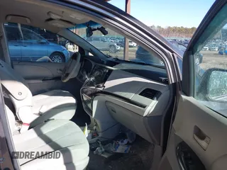 2011 Toyota Sienna with VIN 5TDZK3DC0BS075319, listed as a IAAI auction lot 41458855 with 211,583 mi miles. Bid and sale history available at carsss.com. Image 5.