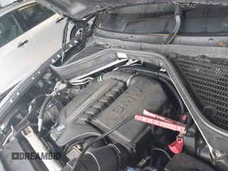 2011 BMW X5 35i z VIN 5UXZV4C50BL402270, wystawiony jako IAAI lot #42306042 z przebiegiem 166 977 mil mil oraz . Historia ofert i sprzedaży dostępna na DreamBid. Obrazek 10.