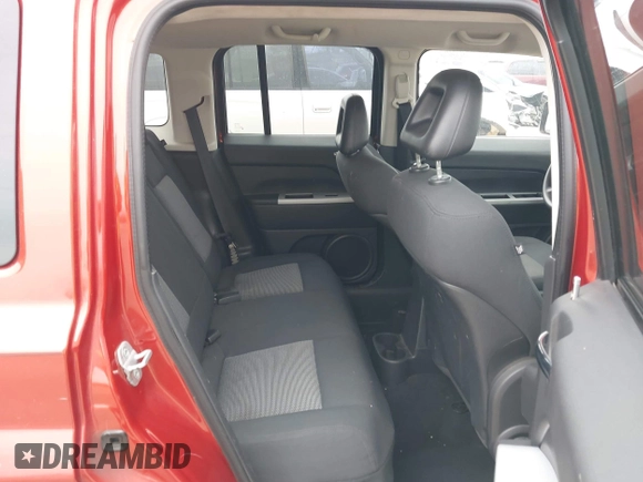 2008 Jeep Patriot Sport z VIN 1J8FT28W58D547879, wystawiony jako IAAI lot #41964758 z przebiegiem 97 941 mil mil oraz . Historia ofert i sprzedaży dostępna na DreamBid. Obrazek 8.