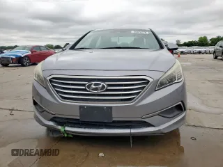 2017 Hyundai Sonata SE z VIN 5NPE24AF5HH448145, wystawiony jako Copart lot #56076575 z przebiegiem 168 358 mil mil oraz Czysty tytuł • Clean title. Historia ofert i sprzedaży dostępna na DreamBid. Obrazek 5.