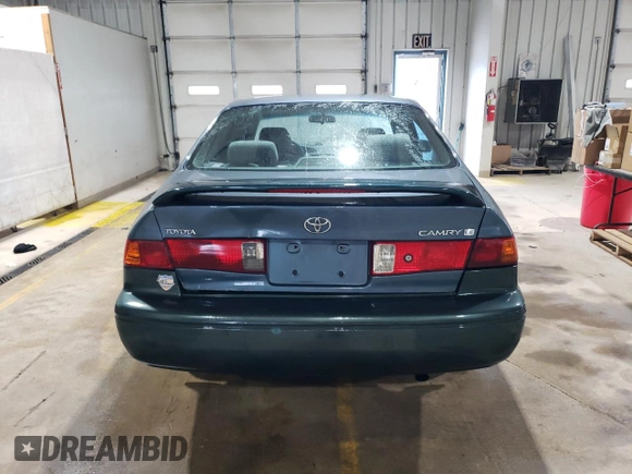 2000 Toyota Camry CE z VIN 4T1BG22K7YU744080, wystawiony jako Copart lot #56675105 z przebiegiem 226 154 mil mil oraz Szkoda całkowita • Salvage title. Historia ofert i sprzedaży dostępna na DreamBid. Obrazek 6.