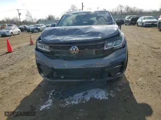 2022 Volkswagen Atlas Cross Sport 2.0T SEL R-Line with VIN 1V2AE2CA1NC224288, listed as a Copart auction lot 39351583 with 9,184 mi miles. Bid and sale history available at carsss.com. Image 12.