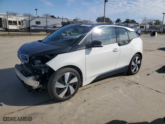 2018 BMW i3 with VIN WBY7Z2C59JVE64742, listed as a Copart auction lot 45098905 with 26,098 mi miles and Salvage Title. Bid and sale history available at carsss.com. Image 1.
