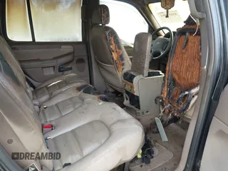 2003 Ford Explorer XLT z VIN 1FMZU63K03UB22071, wystawiony jako IAAI lot #41610461 z przebiegiem 305 958 mil mil oraz . Historia ofert i sprzedaży dostępna na DreamBid. Obrazek 8.