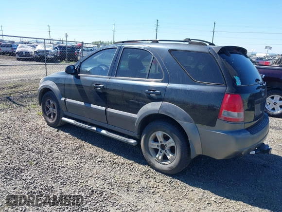 2004 Kia Sorento LX with VIN KNDJC733945245222, listed as a IAAI auction lot 42056958 with 272,128 mi miles. Bid and sale history available at carsss.com. Image 3.