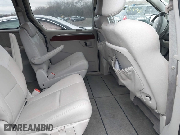 2007 Chrysler Town & Country Limited with VIN 2A8GP64L87R314831, listed as a IAAI auction lot 41729945 with 64,813 mi miles and . Bid and sale history available at DreamBid. Image 8.