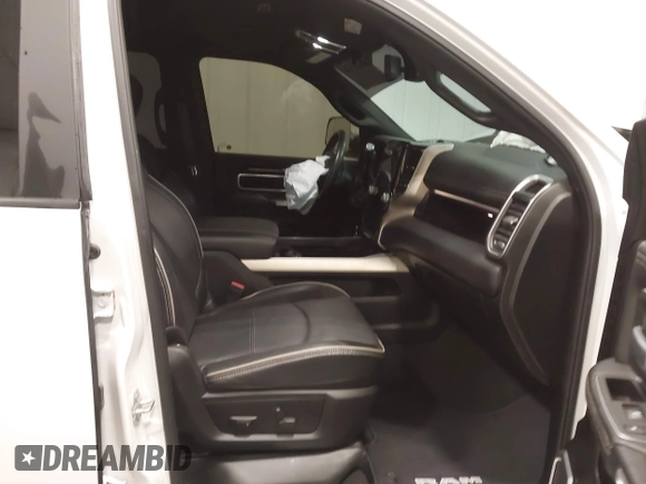 2019 Ram 2500 Laramie z VIN 3C6UR5FL7KG657180, wystawiony jako IAAI lot #41714476 z przebiegiem 97 334 mil mil oraz . Historia ofert i sprzedaży dostępna na DreamBid. Obrazek 5.