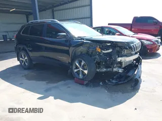 2019 Jeep Cherokee Limited z VIN 1C4PJMDXXKD135511, wystawiony jako IAAI lot #42532399 z przebiegiem 94 317 mil mil oraz . Historia ofert i sprzedaży dostępna na DreamBid. Obrazek 1.