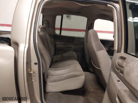 2004 Dodge Dakota SLT with VIN 1D7HL48N04S536819, listed as a IAAI auction lot 41210798 with 140,965 mi miles. Bid and sale history available at carsss.com. Image 8.