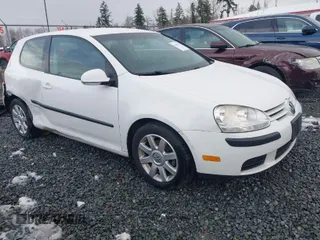 2008 Volkswagen Rabbit S z VIN WVWBA71K48W285759, wystawiony jako IAAI lot #41454173 z przebiegiem 137 324 mil mil oraz . Historia ofert i sprzedaży dostępna na DreamBid. Obrazek 1.