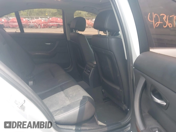 2011 BMW 3 Series 328i xDrive z VIN WBAPK5G5XBNN29191, wystawiony jako IAAI lot #42367812 z przebiegiem 155 821 mil mil oraz . Historia ofert i sprzedaży dostępna na DreamBid. Obrazek 8.