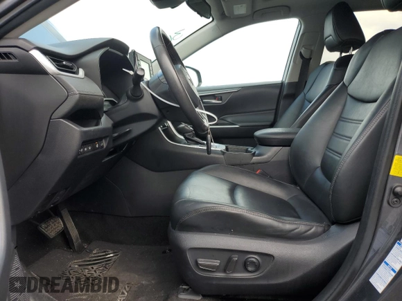 2021 Toyota RAV4 XLE Premium with VIN 2T3A1RFV9MC181112, listed as a Copart auction lot 46335305 with 69,661 mi miles and Salvage title. Bid and sale history available at DreamBid. Image 7.