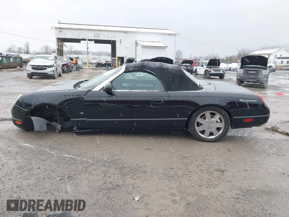 2003 Ford Thunderbird Deluxe z VIN 1FAHP60A53Y102920, wystawiony jako IAAI lot #41228106 z przebiegiem 90 854 mil mil oraz . Historia ofert i sprzedaży dostępna na DreamBid. Obrazek 15.