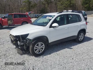 2017 Volkswagen Tiguan S z VIN WVGAV7AX5HK028494, wystawiony jako Copart lot #49805735 z przebiegiem 82 120 mil mil oraz Szkody całkowita. Historia ofert i sprzedaży dostępna na DreamBid. Obrazek 1.