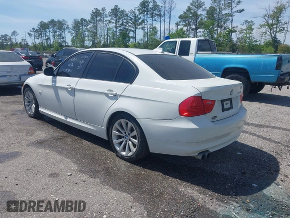 2011 BMW 3 Series 328i with VIN WBAPH7G55BNM59383, listed as a IAAI auction lot 41752644 with 1 mi miles. Bid and sale history available at carsss.com. Image 3.