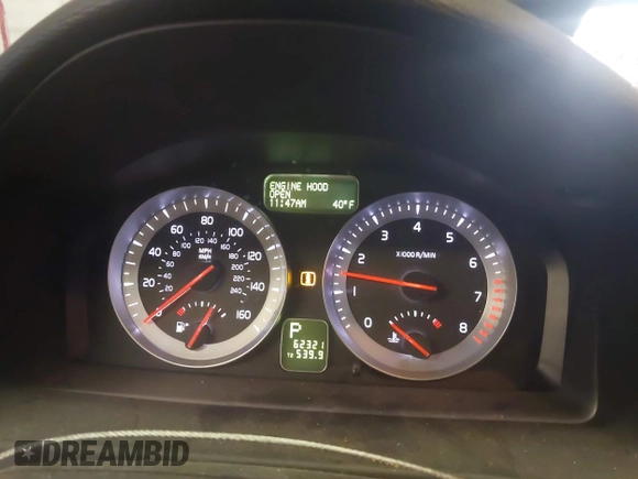 2012 Volvo C70 T5 with VIN YV1672MC2CJ126049, listed as a IAAI auction lot 41417417 with 62,321 mi miles. Bid and sale history available at carsss.com. Image 7.