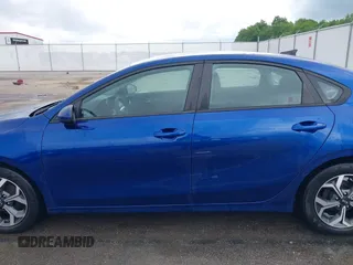 2020 Kia Forte LXS z VIN 3KPF24AD8LE222536, wystawiony jako IAAI lot #42259218 z przebiegiem 50 356 mil mil oraz . Historia ofert i sprzedaży dostępna na DreamBid. Obrazek 14.