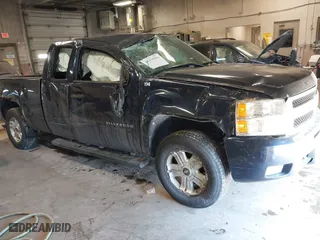2011 Chevrolet Silverado 1500 LT with VIN 1GCRCSE06BZ361721, listed as a IAAI auction lot 41335106 with 283,753 mi miles. Bid and sale history available at carsss.com. Image 1.