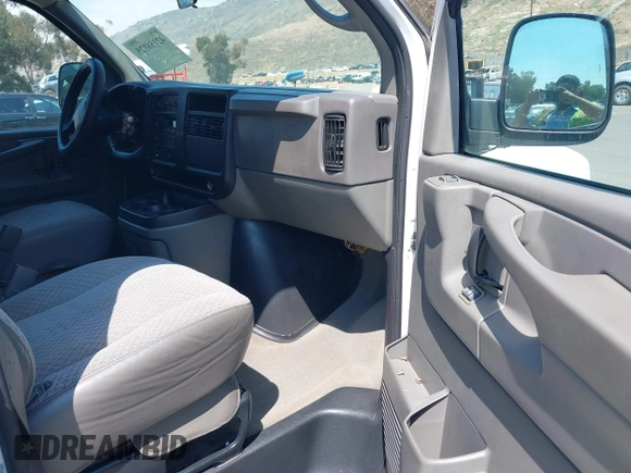 2005 Chevrolet Express Passenger with VIN 1GAHG39U851111248, listed as a IAAI auction lot 42158825 with 121,288 mi miles and . Bid and sale history available at DreamBid. Image 5.