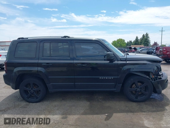 2016 Jeep Patriot High Altitude z VIN 1C4NJRFB8GD580715, wystawiony jako IAAI lot #42242776 z przebiegiem 133 763 mil mil oraz . Historia ofert i sprzedaży dostępna na DreamBid. Obrazek 13.
