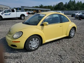 2010 Volkswagen New Beetle Coupe with VIN 3VWPG3AG5AM014477, listed as a Copart auction lot 72705134 with 132,244 mi miles and Salvage Title. Bid and sale history available at carsss.com. Image 1.