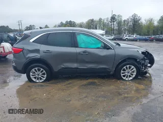 2022 Ford Escape SE Hybrid with VIN 1FMCU9BZ8NUB46840, listed as a IAAI auction lot 42006379 with 57,851 mi miles and . Bid and sale history available at carsss.com. Image 13.