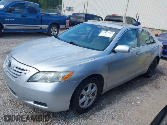 2007 Toyota Camry CE z VIN 4T1BE46K47U586629, wystawiony jako IAAI lot #42434797 z przebiegiem 261 964 mil mil oraz . Historia ofert i sprzedaży dostępna na DreamBid. Obrazek 2.
