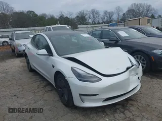 2021 Tesla Model 3 Standard Range Plus z VIN 5YJ3E1EA2MF099692, wystawiony jako IAAI lot #41504901 z przebiegiem 42 190 mil mil oraz . Historia ofert i sprzedaży dostępna na DreamBid. Obrazek 1.