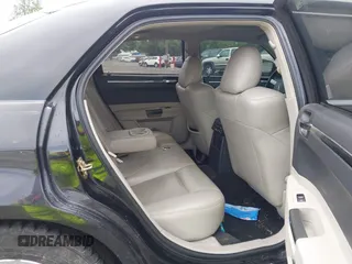 2006 Chrysler 300 C z VIN 2C3LA63H66H412270, wystawiony jako IAAI lot #42479868 z przebiegiem 143 476 mil mil oraz . Historia ofert i sprzedaży dostępna na DreamBid. Obrazek 8.