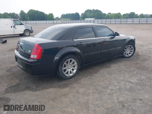 2006 Chrysler 300 Touring z VIN 2C3LA53G36H113174, wystawiony jako IAAI lot #42274652 z przebiegiem 229 422 mil mil oraz . Historia ofert i sprzedaży dostępna na DreamBid. Obrazek 4.