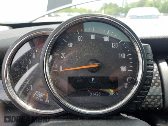 2015 MINI Hardtop 4 Door S with VIN WMWXU3C5XF2B56555, listed as a Copart auction lot 58775215 with 101,426 mi miles and Clean title. Bid and sale history available at DreamBid. Image 9.