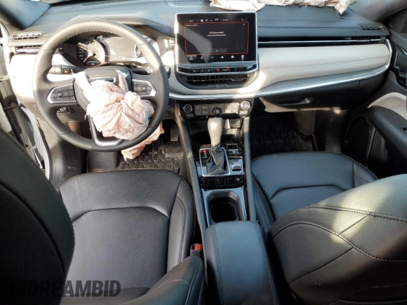 2024 Jeep Compass Limited z VIN 3C4NJDCN4RT139842, wystawiony jako Copart lot #51606655 z przebiegiem 13 455 mil mil oraz Czysty tytuł • Clean title. Historia ofert i sprzedaży dostępna na DreamBid. Obrazek 8.