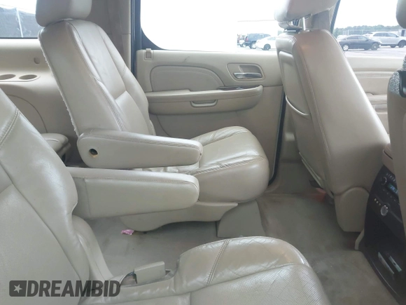 2011 Cadillac Escalade ESV Premium z VIN 1GYS4JEF9BR130075, wystawiony jako IAAI lot #42201585 z przebiegiem 237 607 mil mil oraz . Historia ofert i sprzedaży dostępna na DreamBid. Obrazek 8.